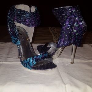 Shi by Journeys Malindy